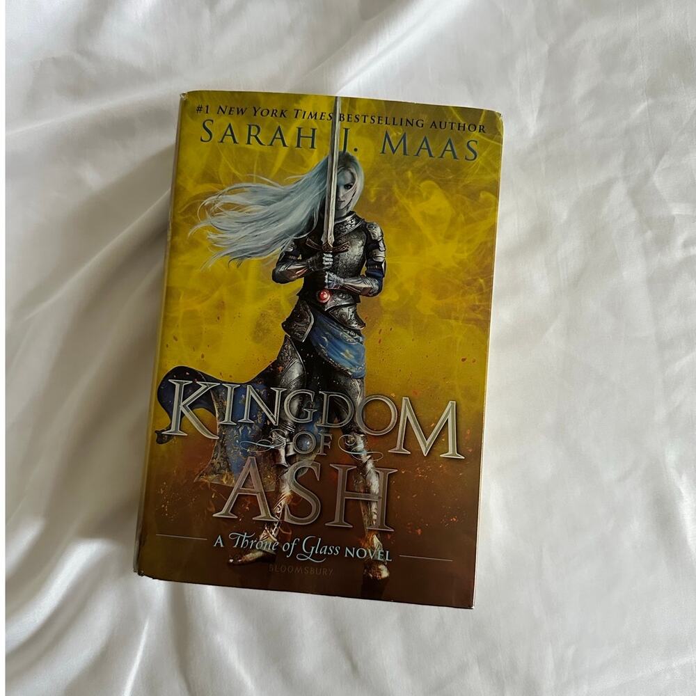 Kingdom Of Ash Sarah J. Maas Barnes & Noble Exclusive W/ Poster Dust Jacket